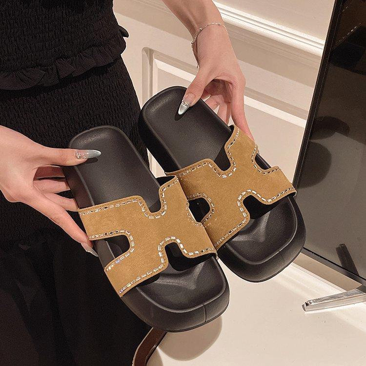 Wear a Word Drag Women 2025 Spring and Summer New Rubber Rhinestone Fashion Thick Bottom Casual Internet Celebrity Casual Flat Bottom Slippers
