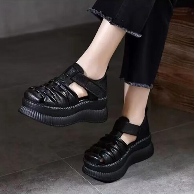 

2024 Новая мода ретро летняя обувь женские босоножки на танкетке ручной работы из натуральной кожи полые повседневные сандалии женские черные 35