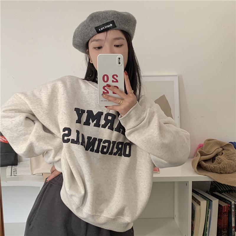 Dámský vintage svetr s kulatým výstřihem, dlouhým rukávem a volným úpletem