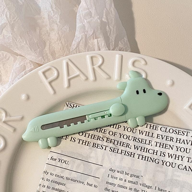 

1pc Cartoon Cute Puppy Paper Cutter Kawaii Mini Portable Utility Knife Student Art DIY Stationery School Supplies Craft Wrapping зелёный
