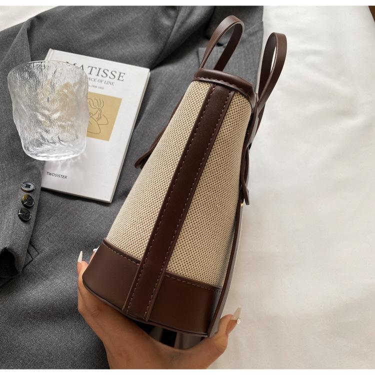 1 szt. 2025 Wybuchowa kontrastowa torba typu wiadro damska uniwersalna torba na ramię do pracy w mieście prosta torba premium wiatrówka