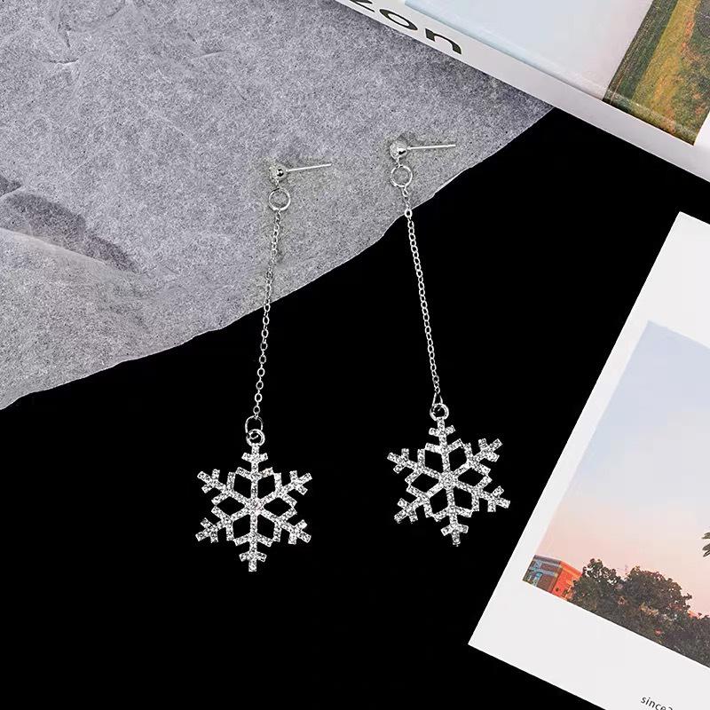 Elegant Snowflake Tassel Earrings - Sparkling Diamond Studs, Face Slimming, Perfect for Christmas