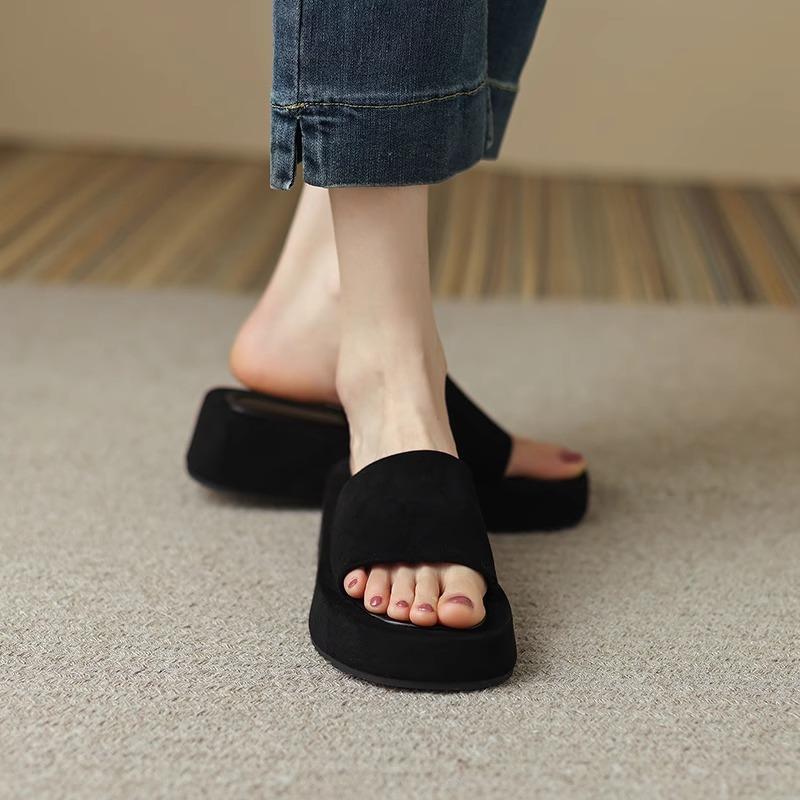

Мягкие кожаные крутые тапочки 2025 летняя мода уличная одежда однословные удобные универсальные женские туфли легкие и удобные маленькая толстая подошва 39 чёрный