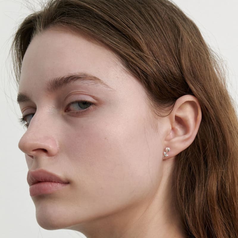LOVE ME MONSTER [Silver] Pearl Flower Earrings (L241MER080)