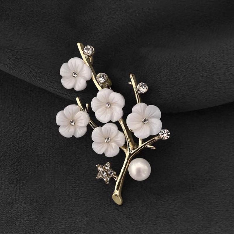 Shell Five Plum Blossom Brooch, Pearl Temperament Corsage, Versatile Clothing Pin