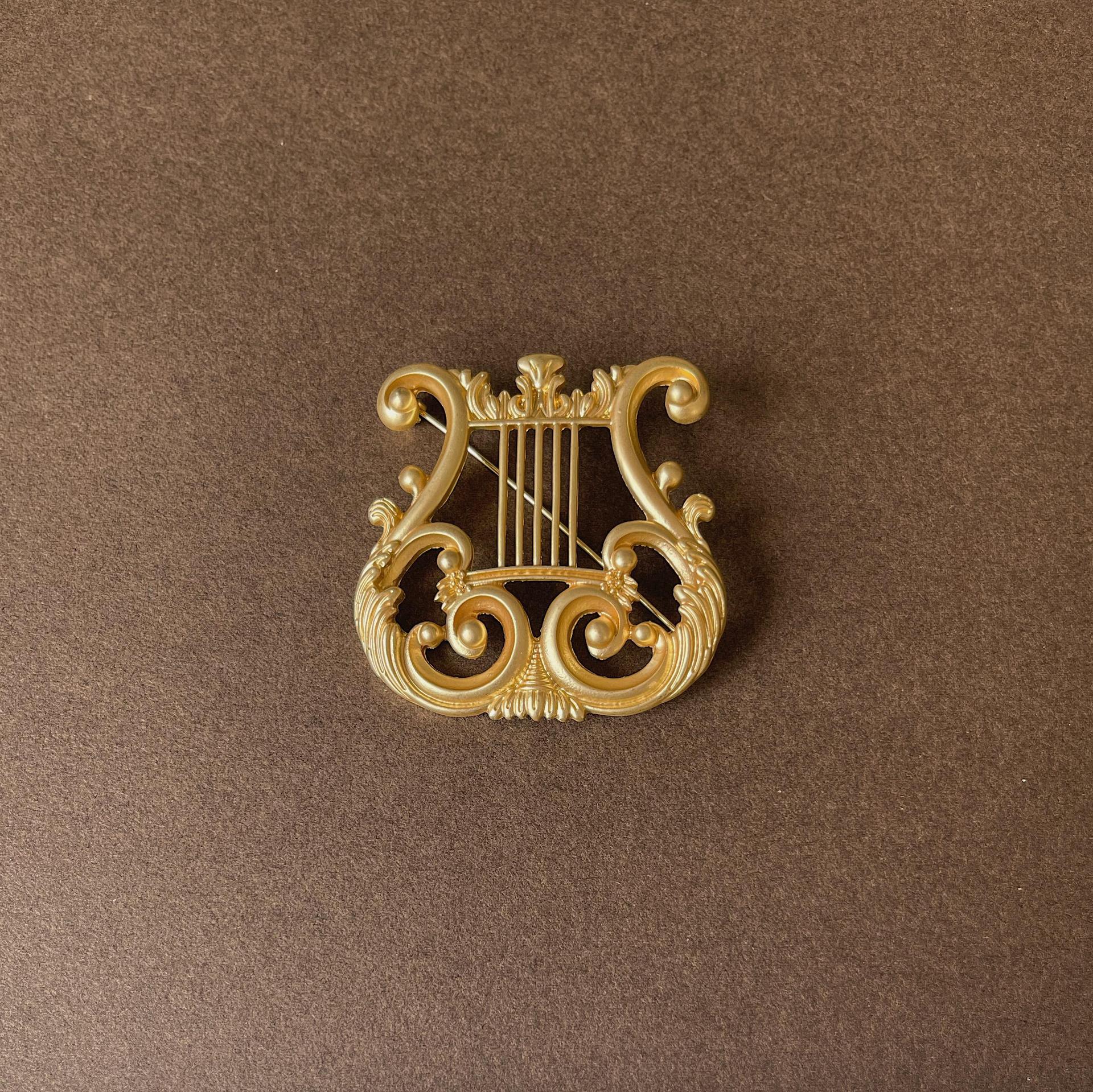 

Винтажная брошь в стиле барокко для мужчин и женщин в виде лисы и кошки в виде музыкального инструмента