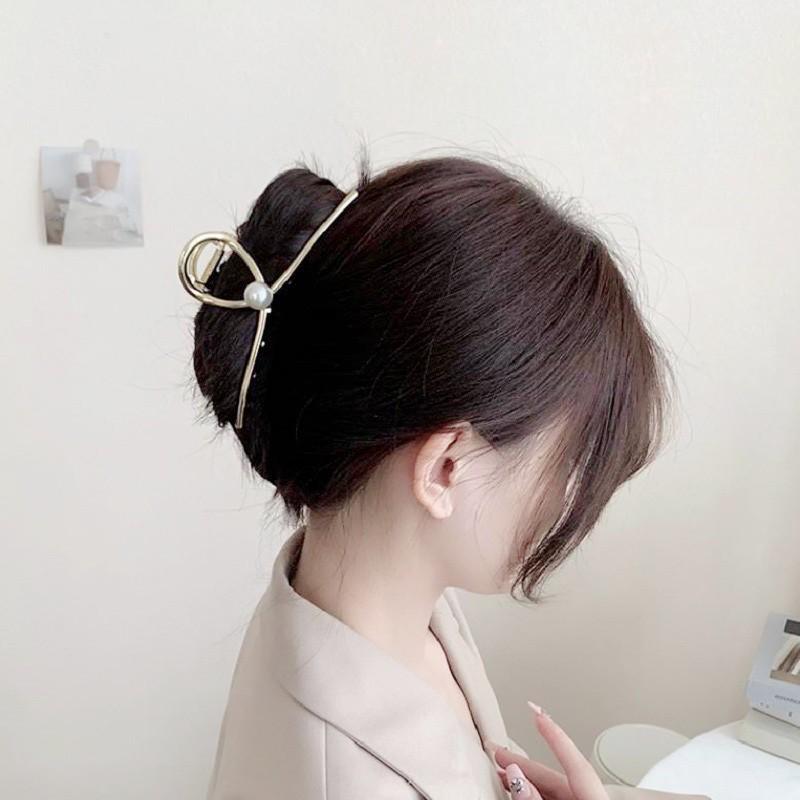 Korean Fashion Hairpin: Elegant Shark Clip for Women
