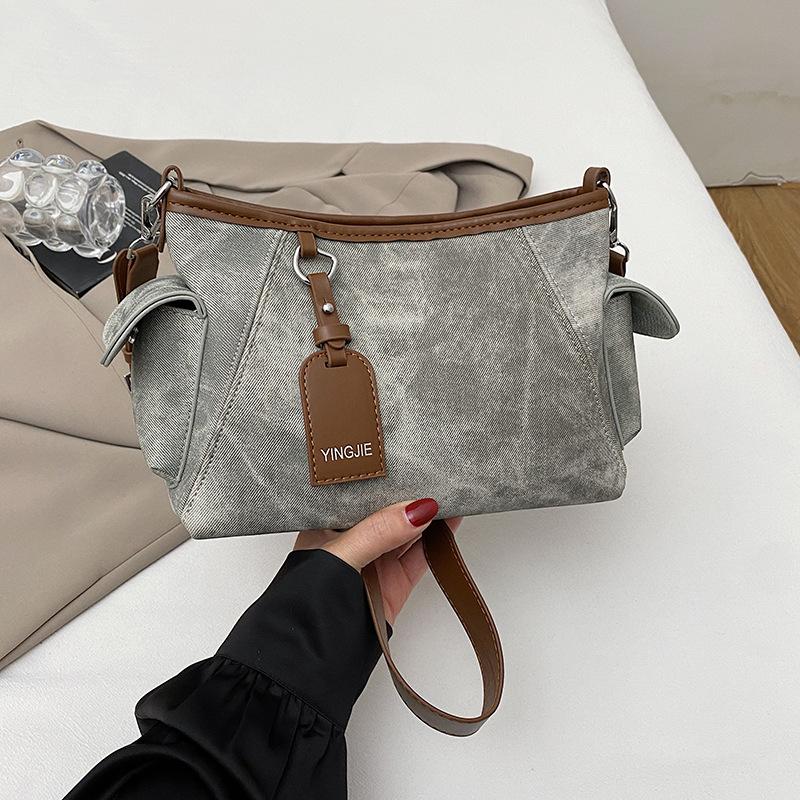Winter new niche commuter armpit bag fashionable women's casual shoulder bag simple large-capacity commuter bag