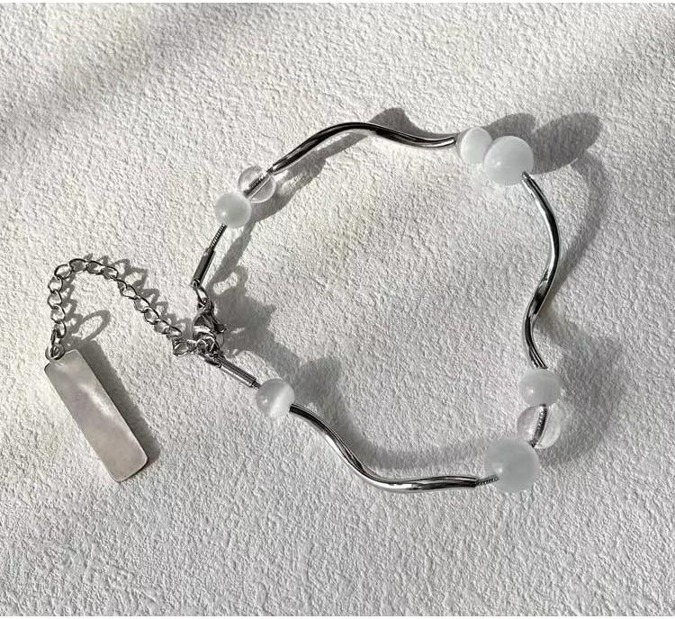 Alloy Stylish Heart Bracelet For Women Modern Highend Fashion Hand Ornament
