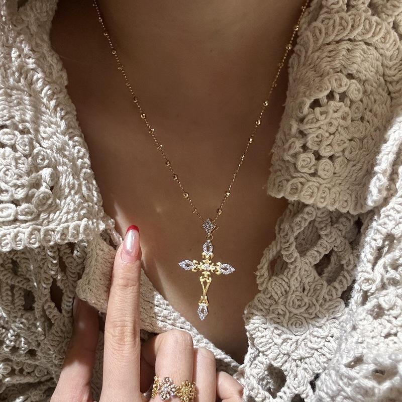 Vintage Antique High-Grade Brushed Diamond-Encrusted Cross Iris Necklace, Unique Pendant, Elegant And Delicate Neck Chain