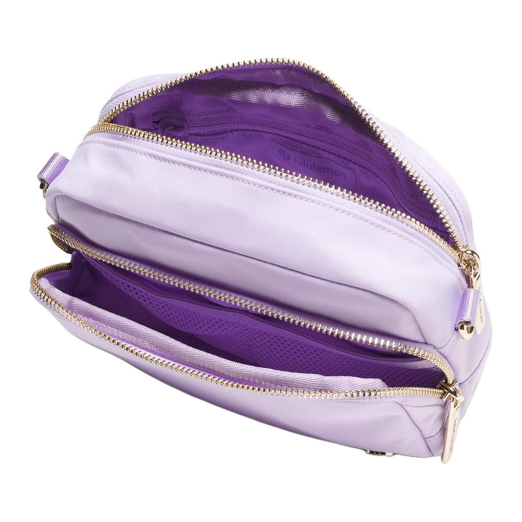 Lululemon Borsa a tracolla 2L Ovunque con finiture in metallo Borse unisex Lavanda Oro LU9C80S-070359