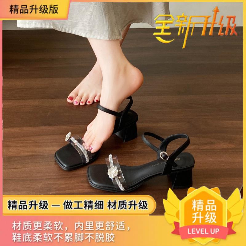 

Французские серебристые однословные сандалии женские 2025 лето новые толстый каблук средний каблук фея стразы с открытым носком римские сандалии 40