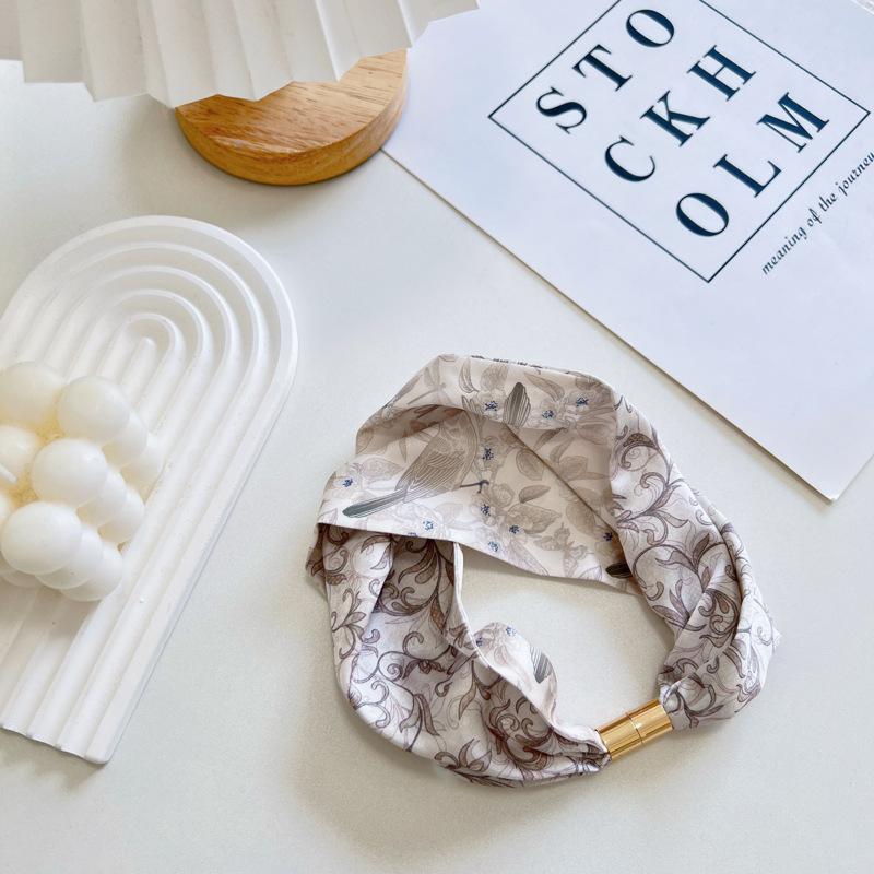 Korean Style New Fahion Silk Scarf Pearl Necklace Decoration Printed All-Matching Vintage Scarf Professional Lady Small Scarf