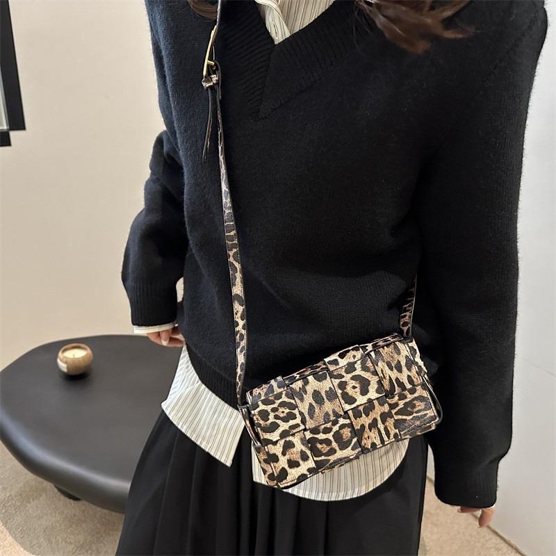 Spring New Leopard Print Small Square Bag Personalized Sweet and Cool Spice Girl Messenger Bag Woven Splicing Shoulder Armpit Bag