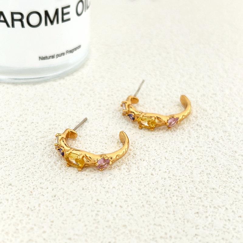 Manufacturer S Supply Niche Design Color Zircon C-Shaped Earrings Advanced Sense Geometric Earrings Women S Earrings Spot золотой