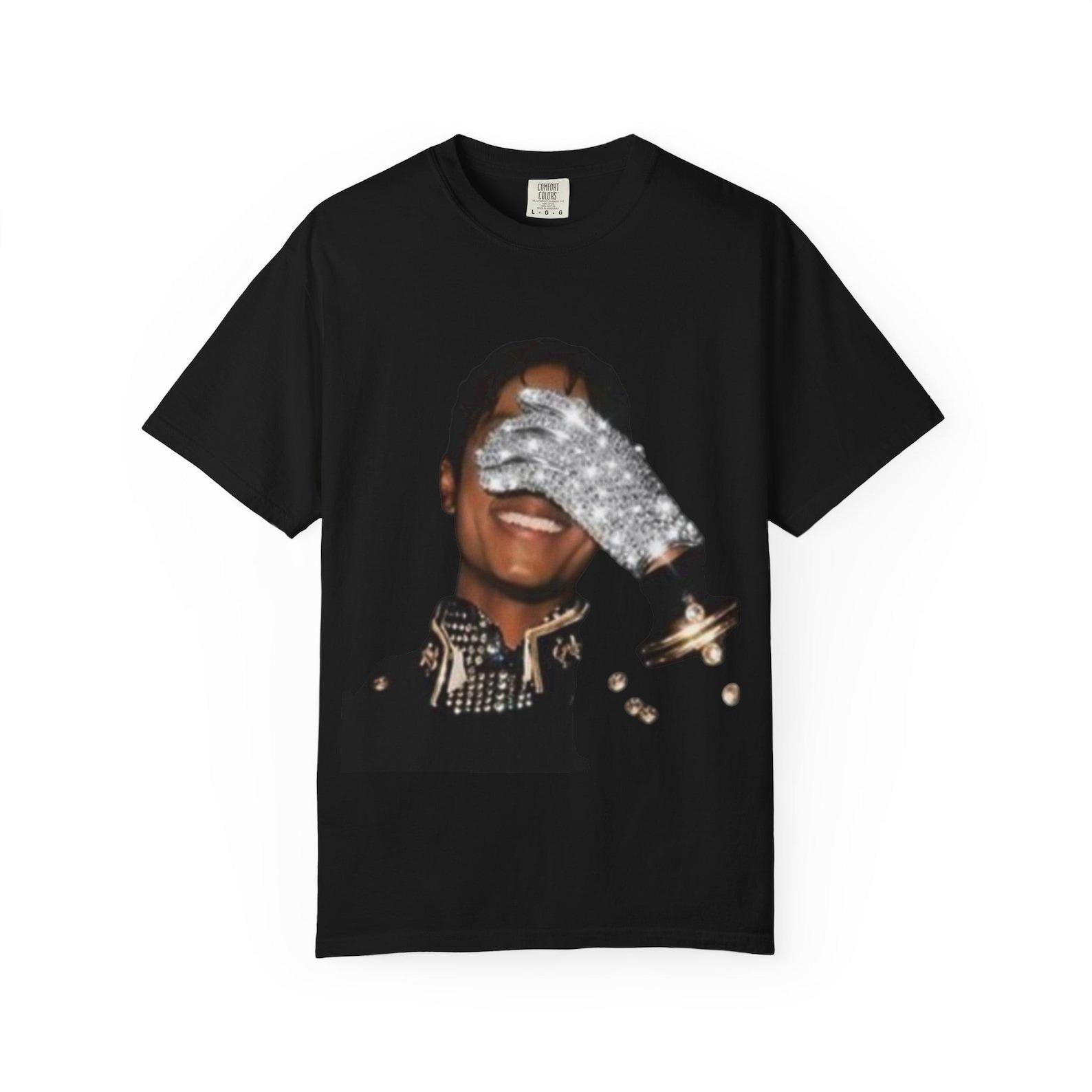 Glitter Glove Smile T-shirt | Retro Glam Photo Tee 2XL