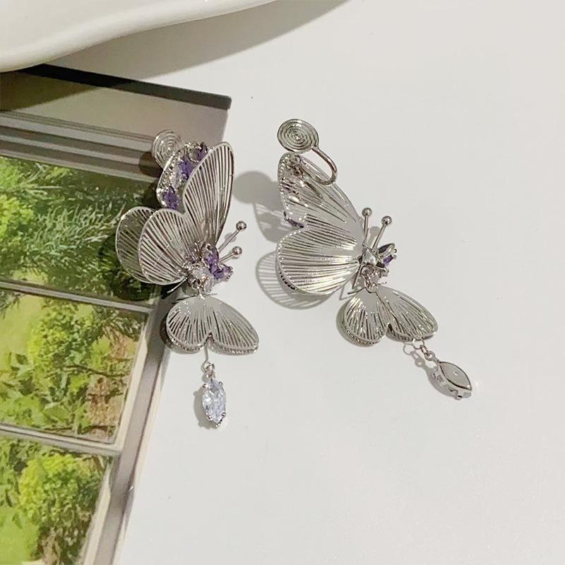 

Фиолетовая серьга-клипса в виде бабочки с цирконом - Не требует пирсинга, Легкие роскошные украшения