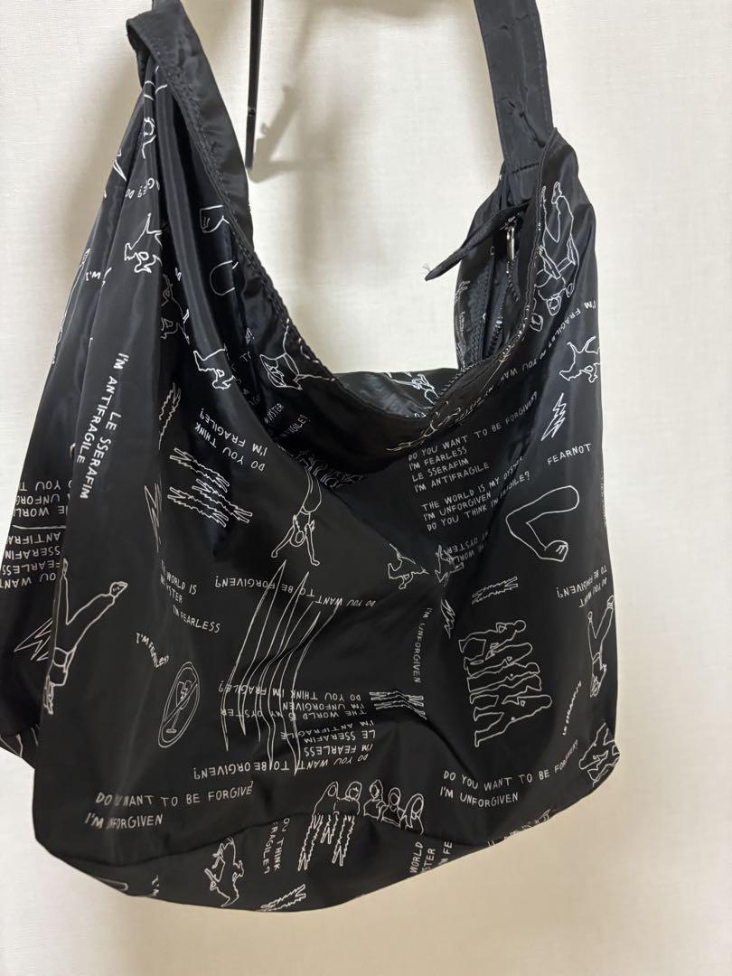 

[USED] Black shoulder bag with graphic print