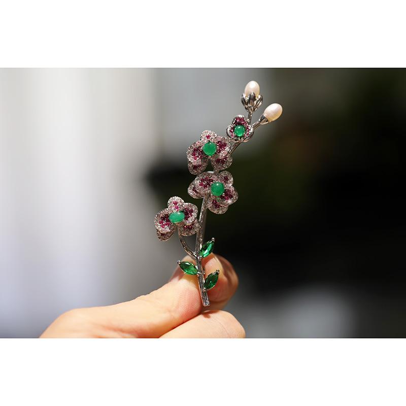 Lingxin Jewelry Plum Blossom Brooch with Freshwater Pearl & Green Agate - Live Stream Favorite & Commemorative Gift
