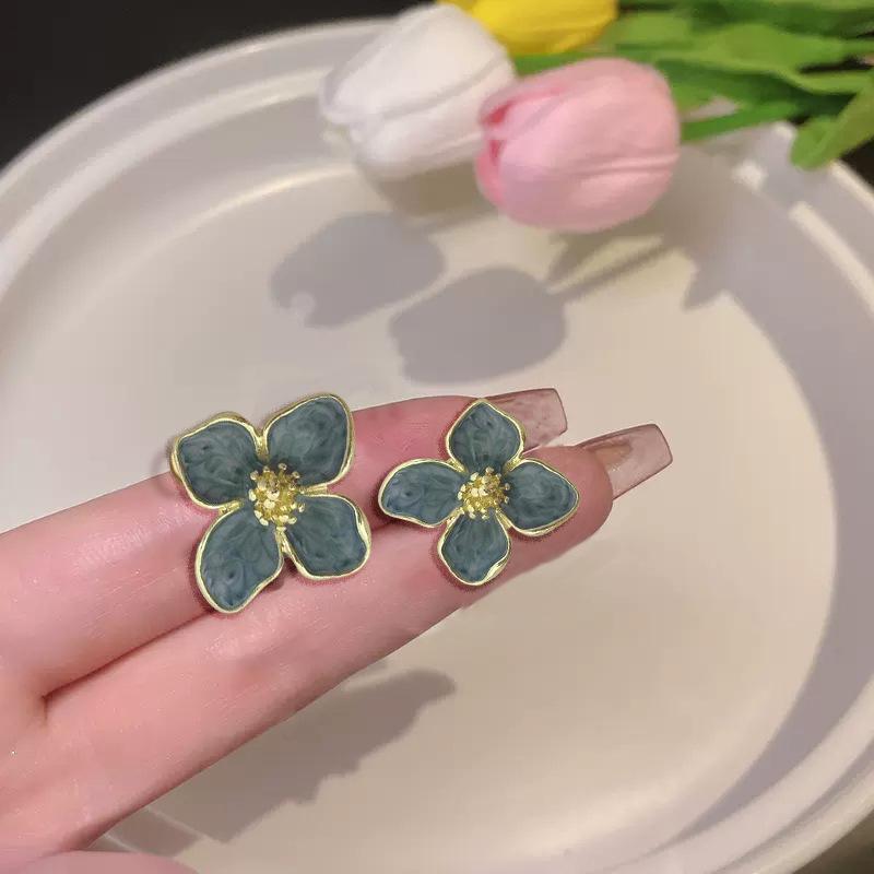 White Color Flower Enamel Korean Style Stud Earrings for Women Girl Love Aesthetic Daily Life Minimalist Jewelry