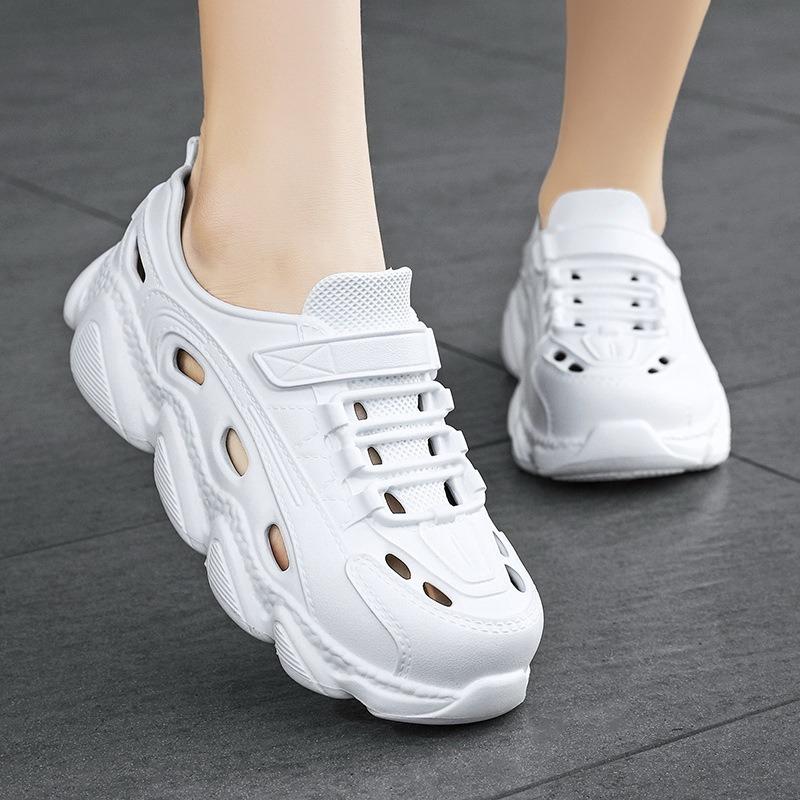 Couple Sandals Lightweight Breathable Hollow Out Shoes Outdoor Non-slip Fishing Shoes for Men EVA Sandals Summer Casual Sneakers