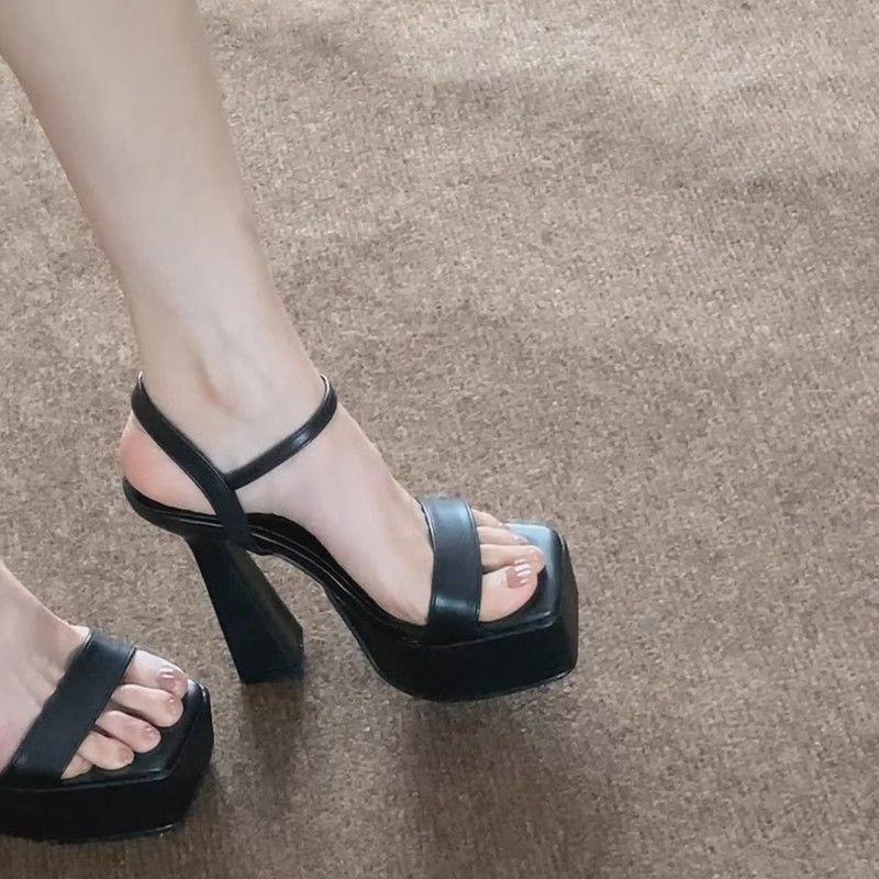 Black high-heeled shoes, women's thick-soled one-word buckle belt, waterproof table shows long legs, open-toed sandals, thick heels are not tired.
