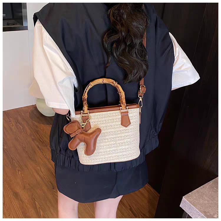 

Texture Bamboo Portable Woven Bucket Bag Women s Super Hot Seaside Fashionable Casual Cross-body Straw 22x9.5x17.5 single package off білий колір