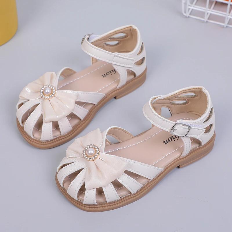 Girls Sandals 2024 Summer New PU Princess Hollow Covered Toes Kids Fashion Bow with Big Pearl Soft Simple Children Casual Shoes