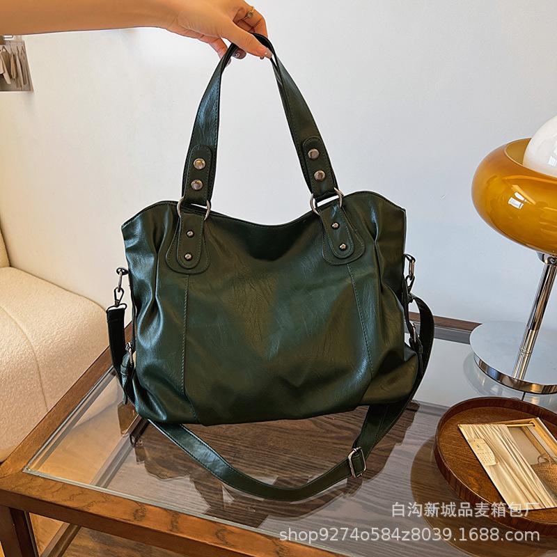 

Manufacturer women s bag fashion casual shoulder bag PU large capacity messenger tote bag soft leather armpit bag зелёный
