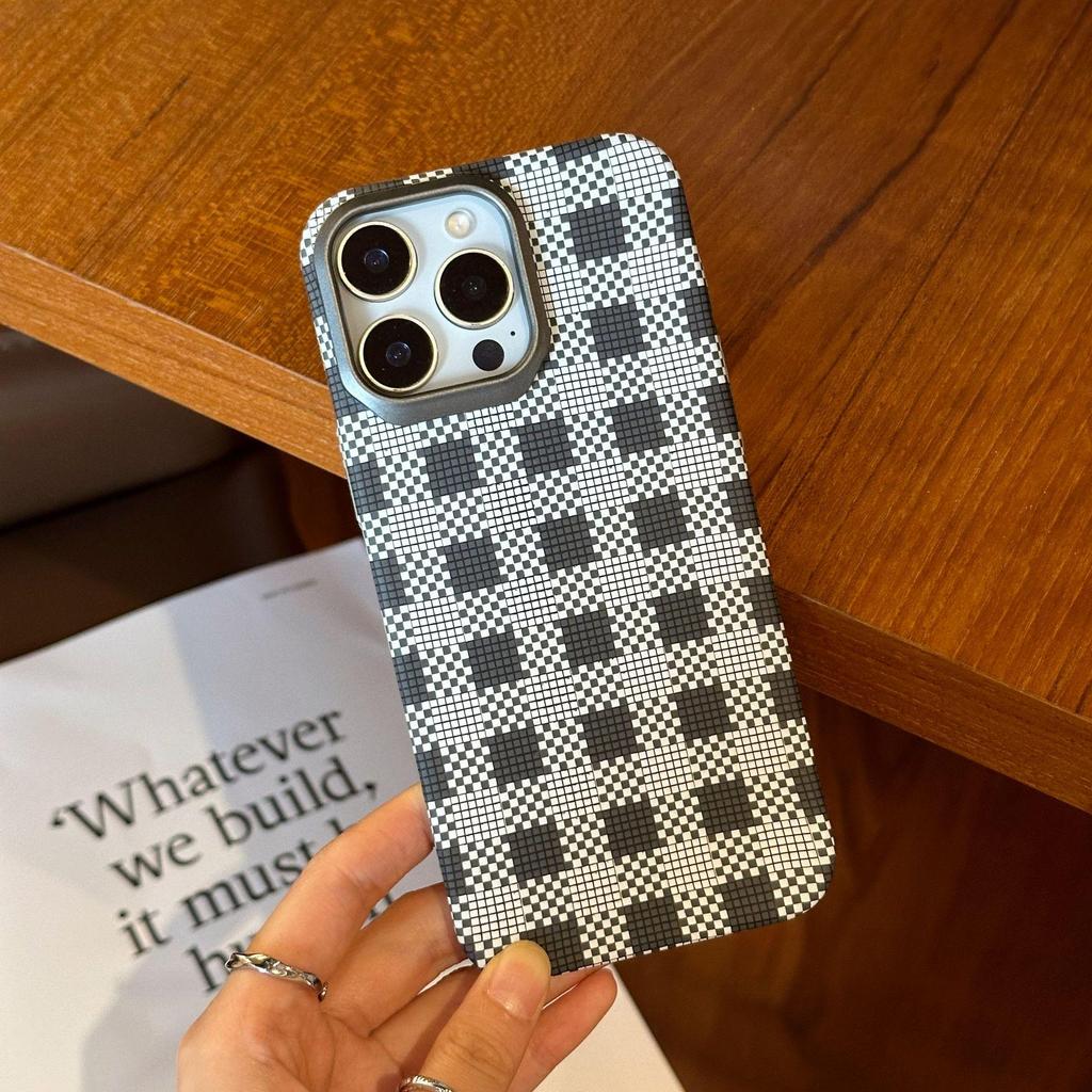 Carbon Fiber Retro Full Coverage Phone Case for Apple 17 Pro Max, 16 Pro Max, 15 Pro Max with Magnetic Kevlar Protection.