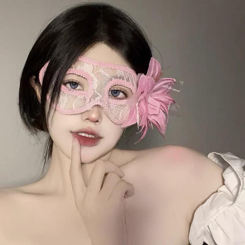 Sexy Spitzen-Halbmaske mit Federn - Halloween-Make-up Maskerade-Party-Accessoire