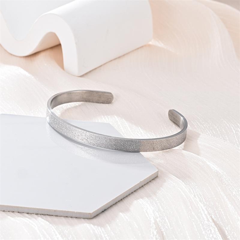 

1шт титановый стальной браслет C-образный открывающийся матовый браслет модные популярные аксессуары для рук 2 серебряный