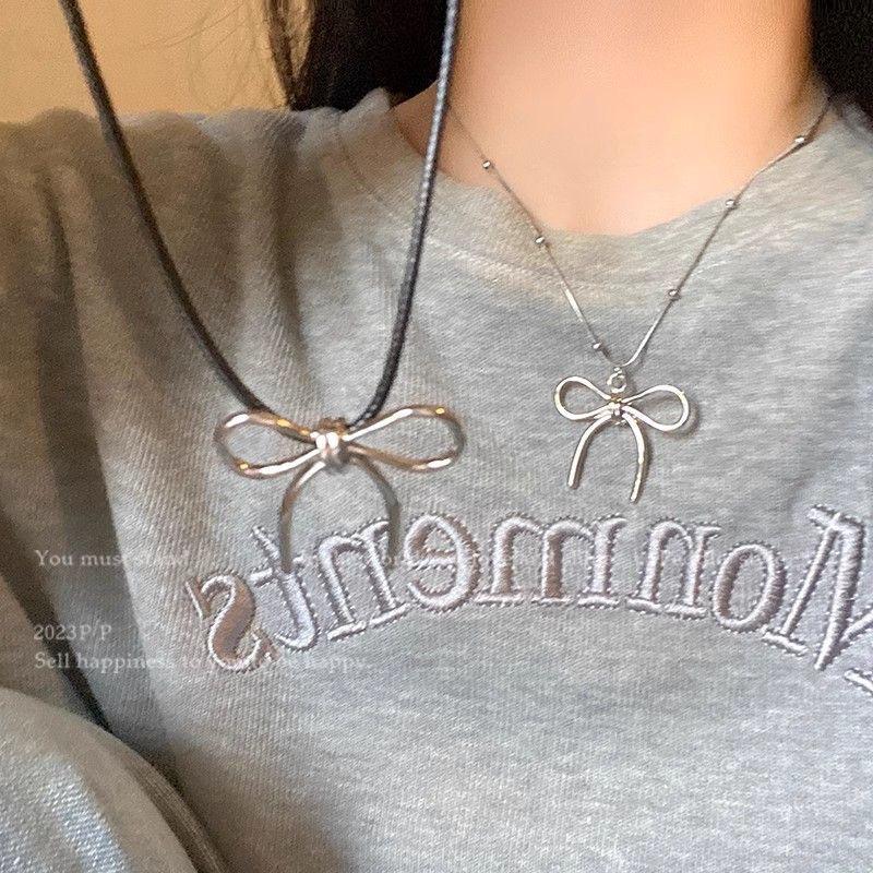 Elegant Bow Necklace: Simple, Versatile Clavicle Chain for Women - 2024 Trendy Sweater Chain