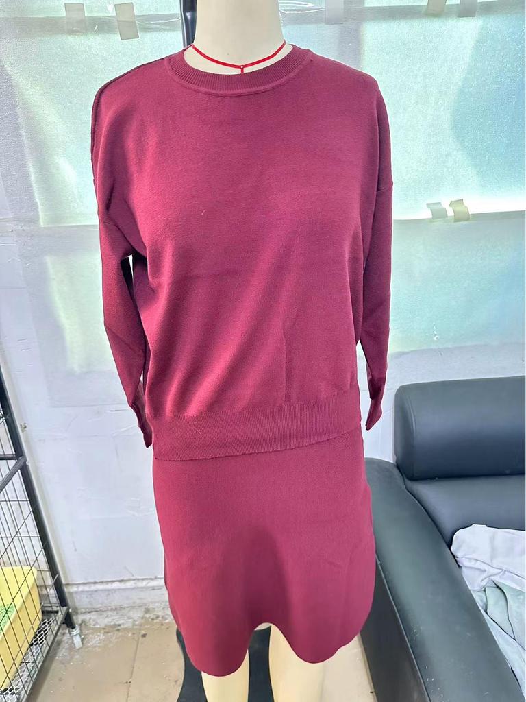 High-Quality Autumn 2024 European & American Casual Solid Color Knitted Short Skirt Set for Women