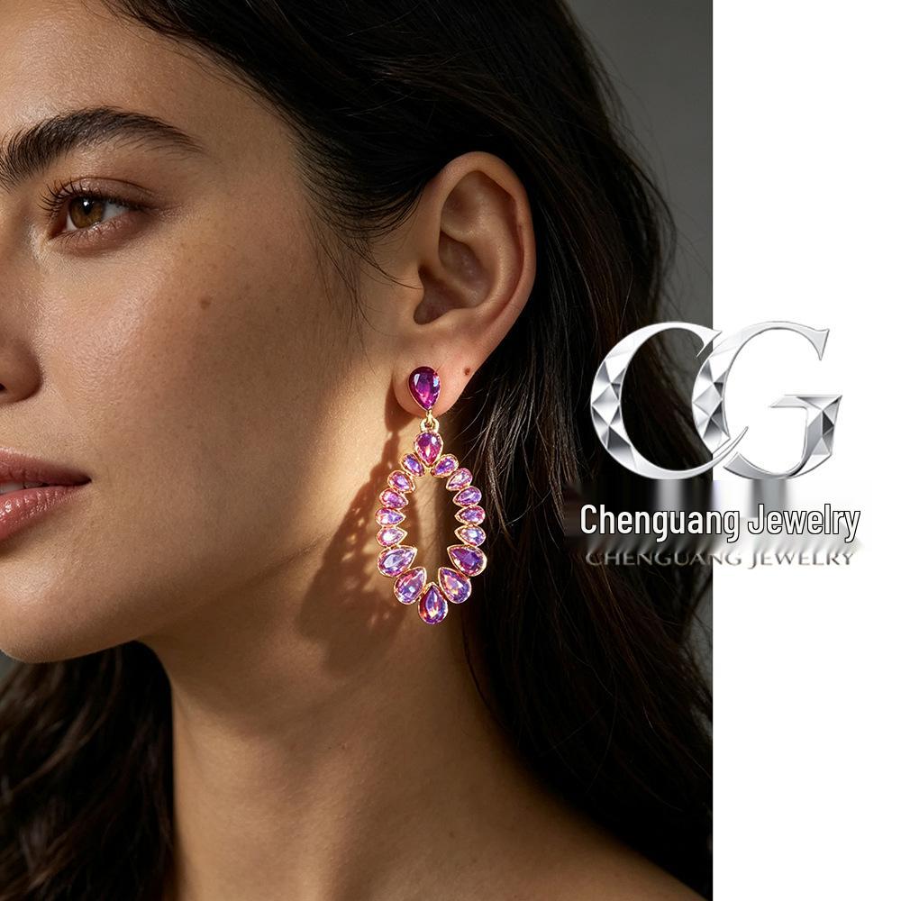 Retro Rhinestone Stud Earrings: Light Luxury Alloy Drops for Banquet and Party