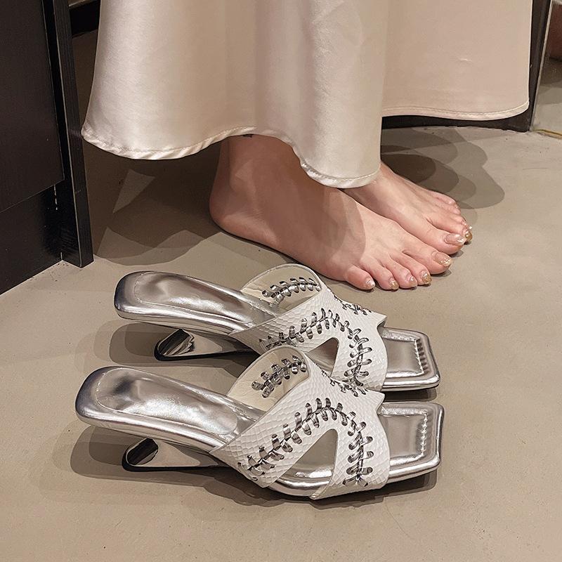 Beautiful cool slippers for women to wear summer giant good-looking not tired feet with skirts, high heels, woven temperament cool slippers
