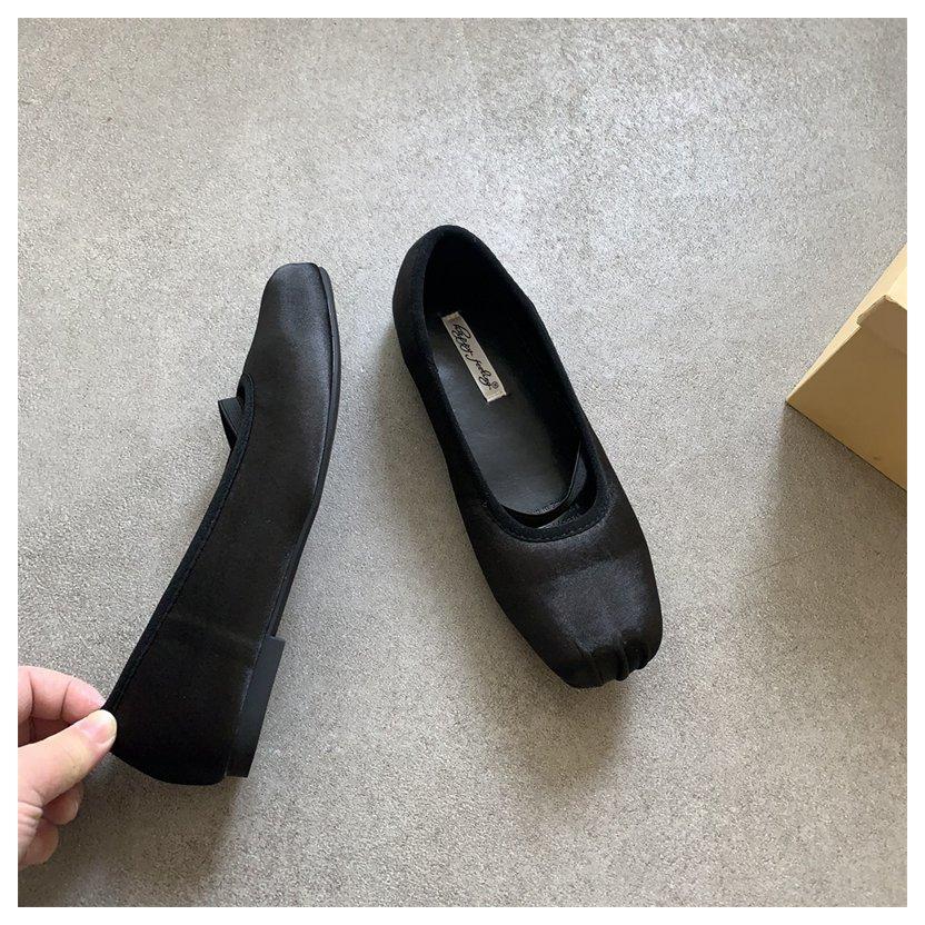 

Luxury Satin Silk Ballet Shoes Women Classic Square Toe Shallow Flats Ballerinas Casual Ladies Loafer New Brand Pleated Moccasin 35