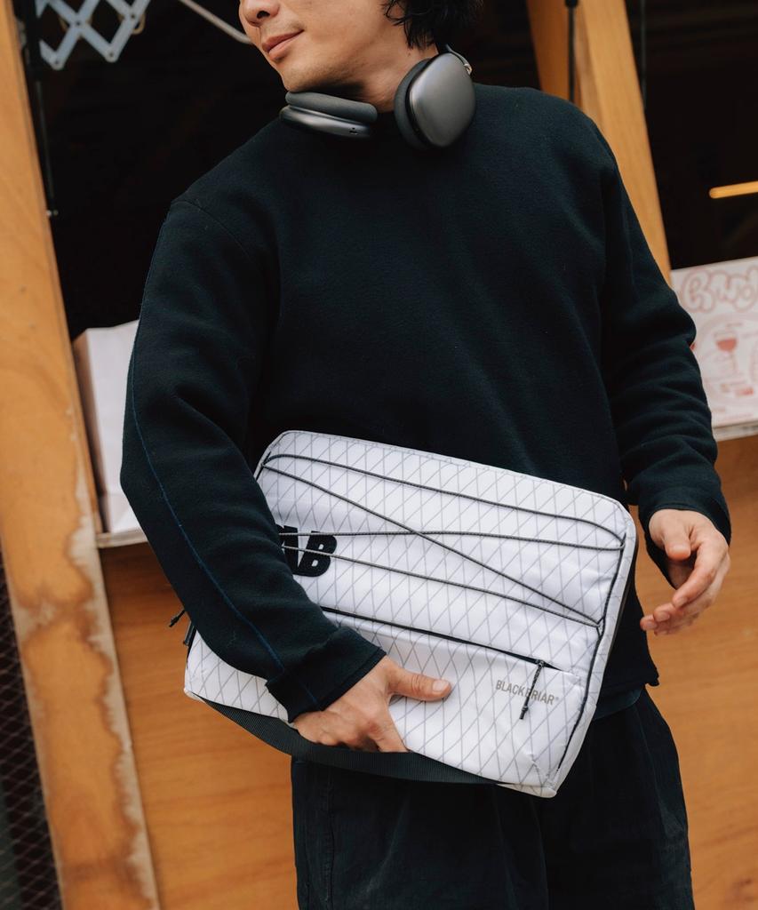 Black Briar Laptop Sleeve L (15-16 Inch) (Ultra White)