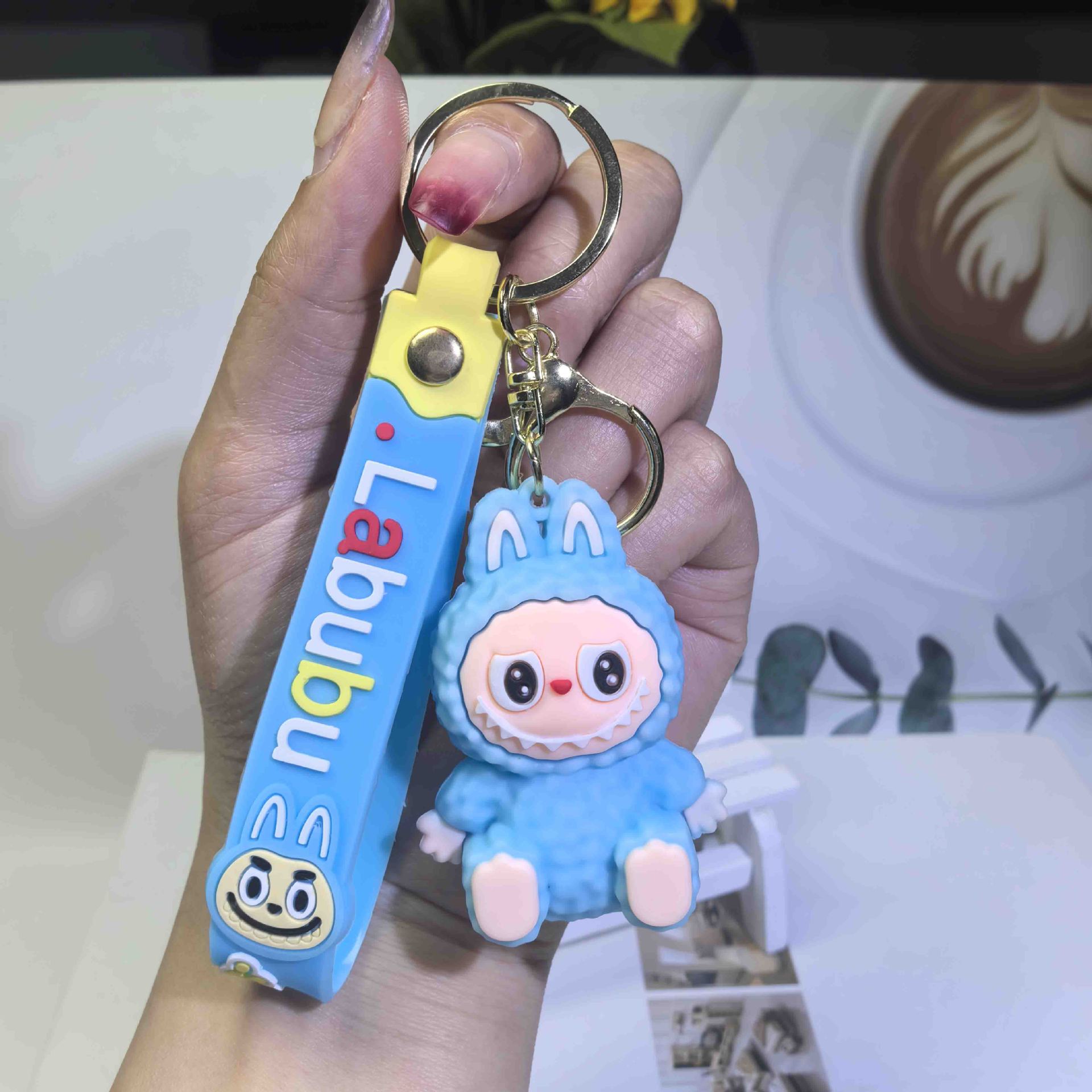 

Сидящая кукла Лабу Брелок ПВХ Украшения для телефона Подвески для сумки Брелок для автомобиля Рождественские подарки 1 шт.