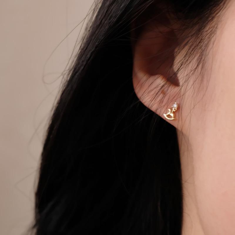 Simple and Childlike Trojan Horse Stud Earrings Female Niche Design Sense Cute Student Commuting Small Zircon Earrings Tide