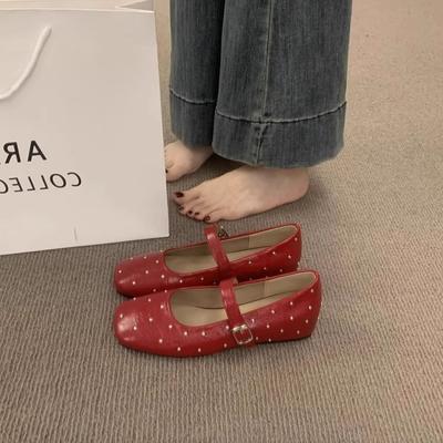 2025 Frühling neue koreanische Retro-Ballerinas Nieten eckige Spitze flache Sohle Einzelne Schuhe Ein-Wort-Schnalle Innenhöhe erhöht Mary Jane Schuhe