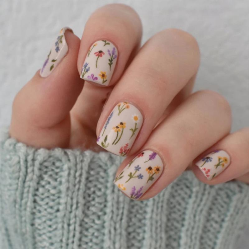 Fresh and Sweet Ice Waxy Flower Removable Manicure 24 Pieces Press On Nails