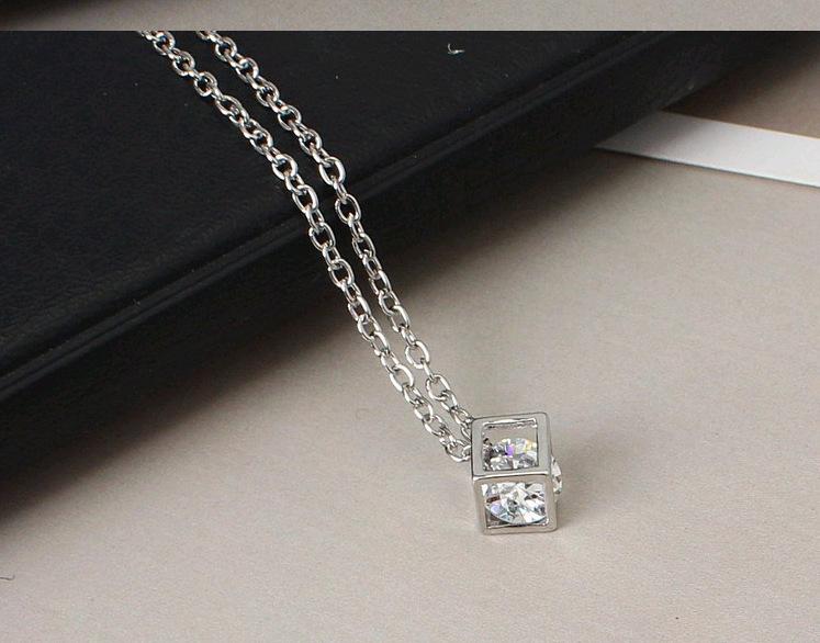 Fashion Love Rubik'S Cube Three-Dimensional Necklace, Versatile Rhinestone Small Square Short Collarbone Chain