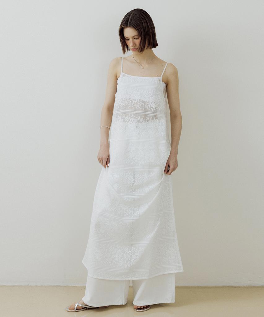 LUCIR ZU Puree Lace Sleeveless One-Piece (White)