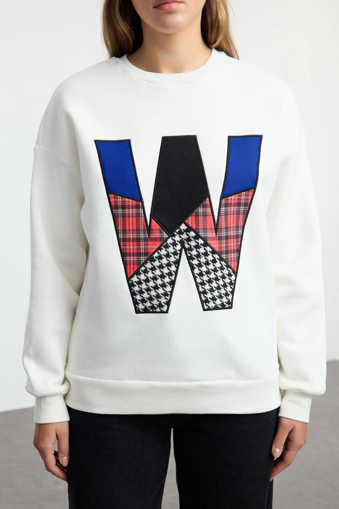 Women's Fashionable Stylish Sweatshirt Ecru Thick Inside Fleece Slogan Patch Detailed Oversize Wide Cut Knitted Sweatshirt