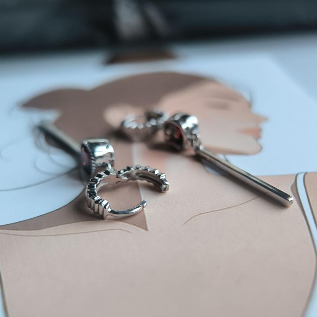 Серебряные серьги с натуральным гранатом 2.425ct (2195535)