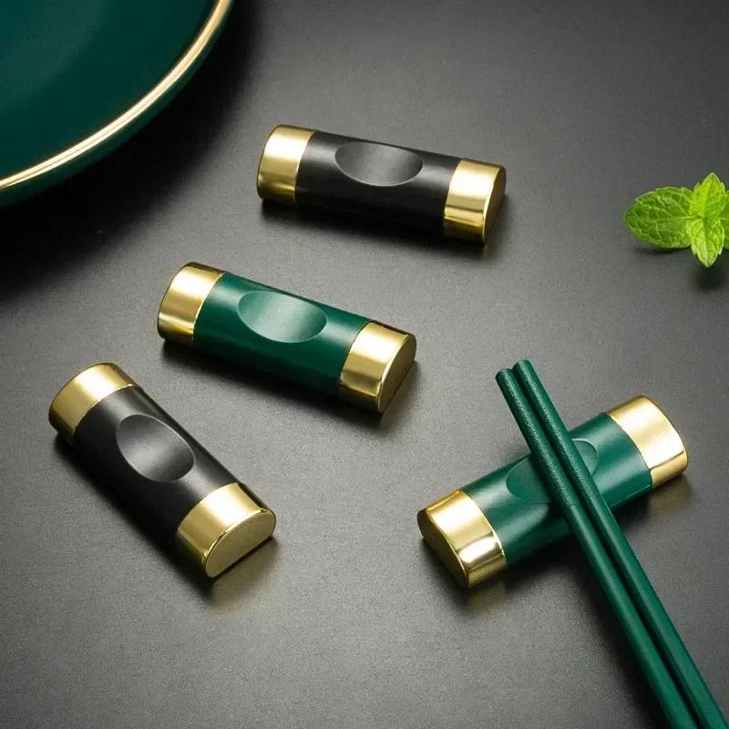 

Alloy Chinese Chopstick Food Stick for Sushi Sticks Chopsticks Rest Chopsticks Holder Spoon Pillow Shape Frame Kitchen Tools