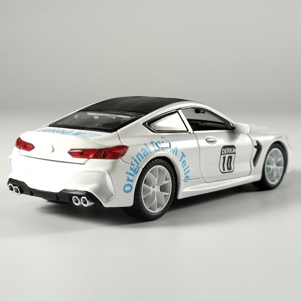 Simulation 1:32 BMW M8 Alloy Diecast Sports Car Model Sound Light Pull Back Toy Trendy Miniature Ornaments Gift for Childrens