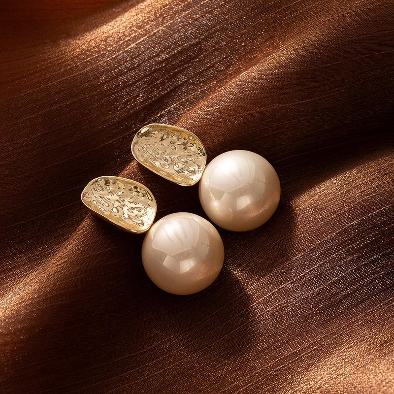 French Retro Pearl Geometric Earrings Exaggerated Fashion Temperament Stud Earrings Niche Light Luxury High-End Ear Jewelry