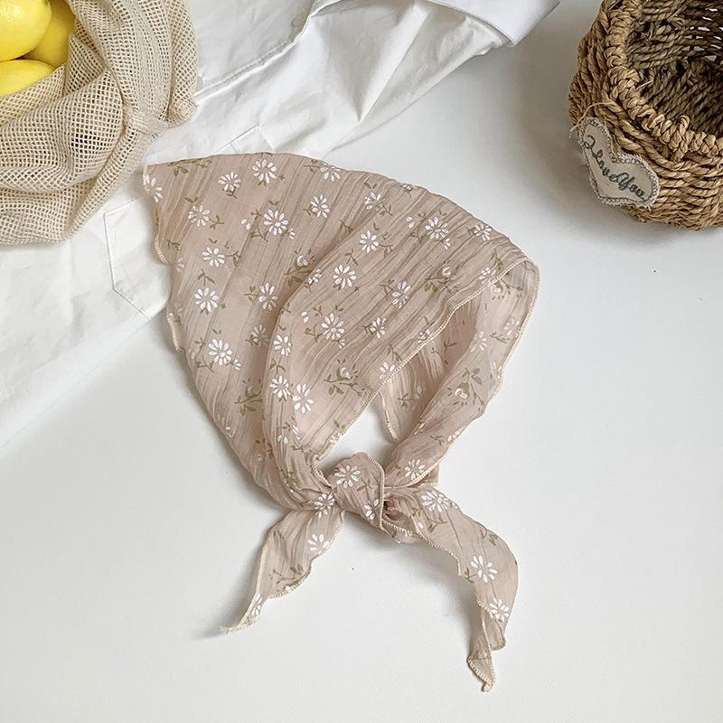 Triangle scarf scarf women's new floral headscarf summer women's pastoral leisure curved tooth edge silk scarf scarf small fresh hair accessories